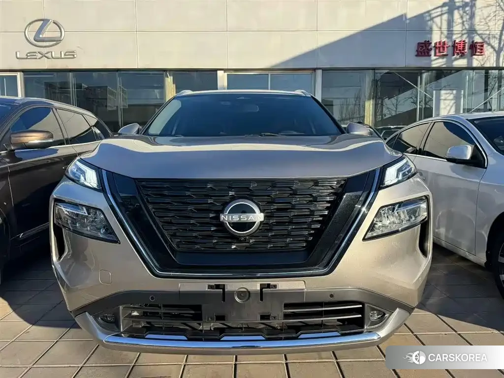 Nissan X-Trail 2024 Silver/gray из Китая, фото 3