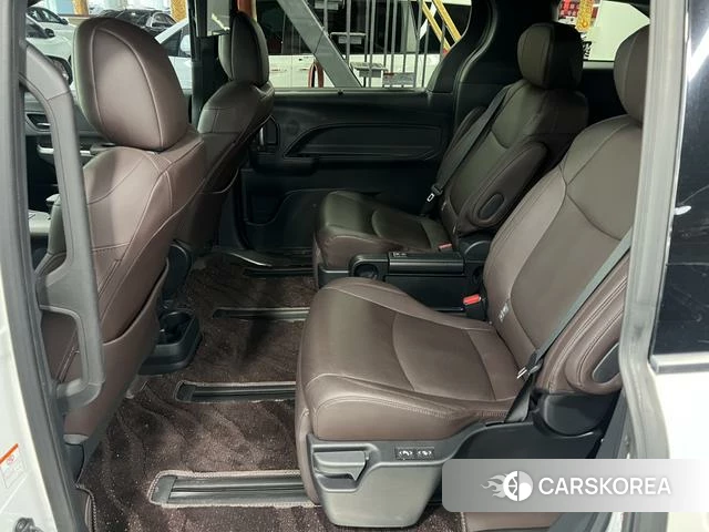 Toyota Grevia 2023 Белый из Китая, фото 3