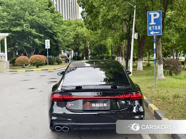 Audi S7 2023 Черный из Китая, фото 3