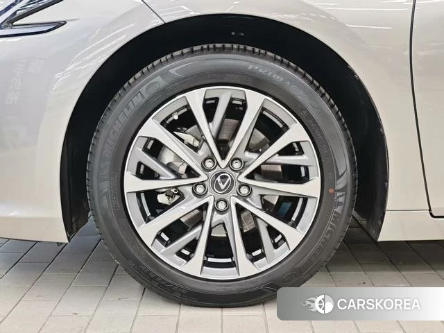 Lexus ES 2025 Шампань из Китая, фото 5