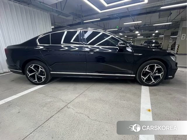 Volkswagen Magotan 2023 Черный из Китая, фото 3
