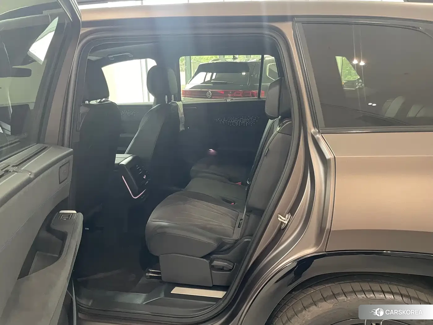 Volkswagen Touareg 2025 Champagne/brown из Китая, фото 5