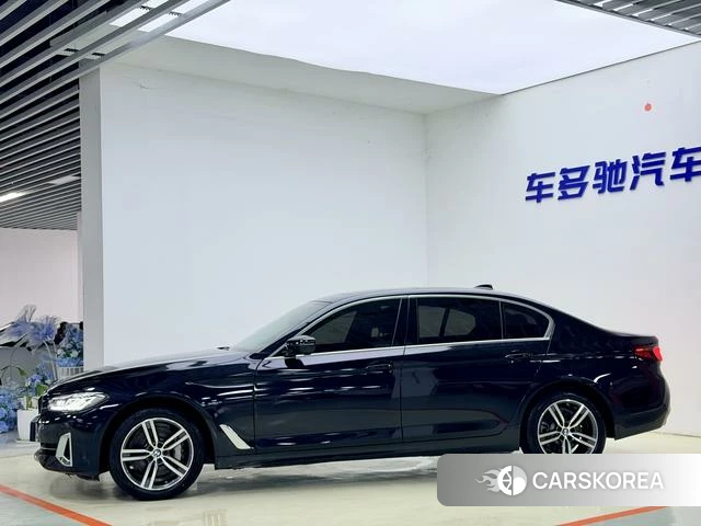 BMW 5 series 2023 Черный из Китая, фото 3