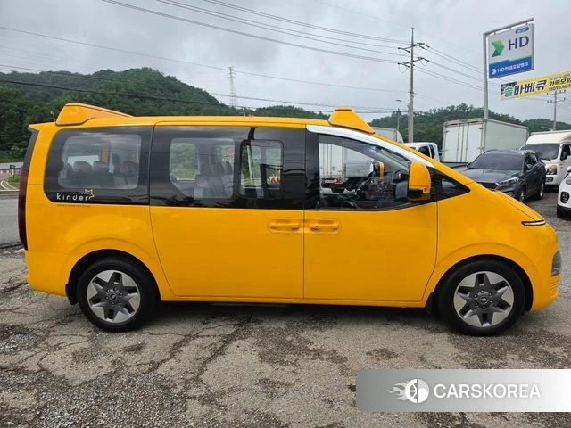 Hyundai Staria 2022 Желтый из Кореи, фото 5