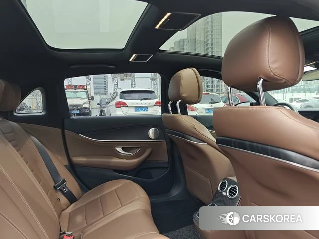 Mercedes-Benz E-class 2022 Черный из Китая, фото 3