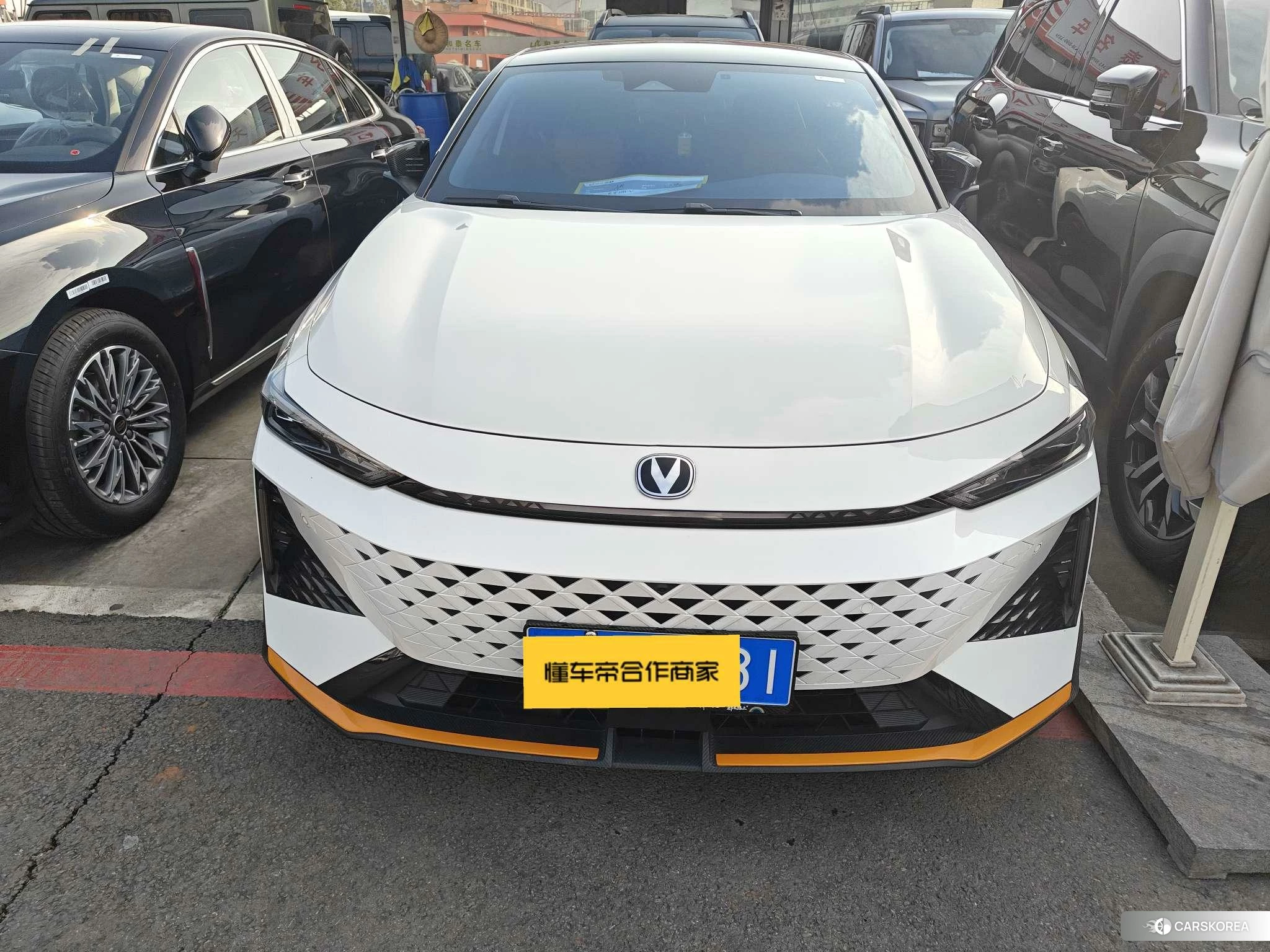 Chang'an UNI-V 2024 Белый из Китая, фото 3