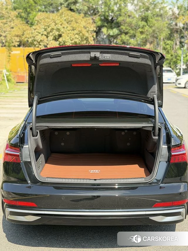 Audi A6L id 4278777 из Китая 9