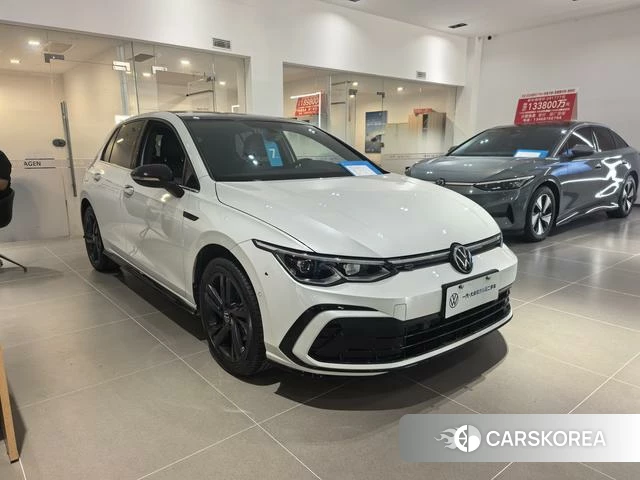 Volkswagen Golf 2024 Белый из Китая, фото 3