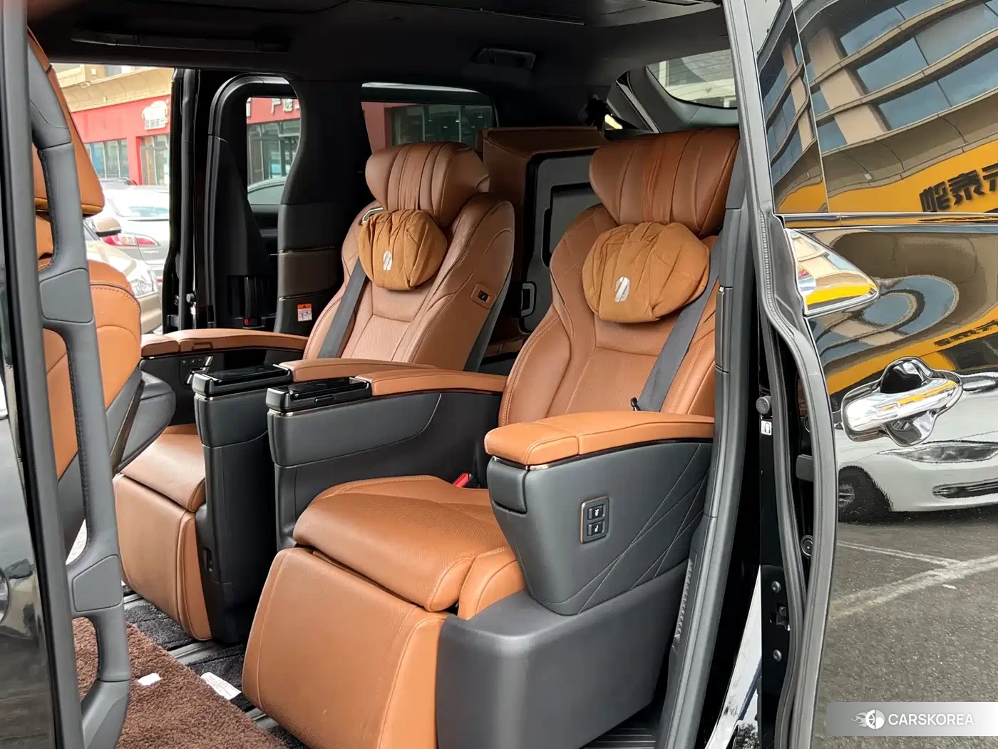 Toyota Elfa id 4679759 из Китая 8