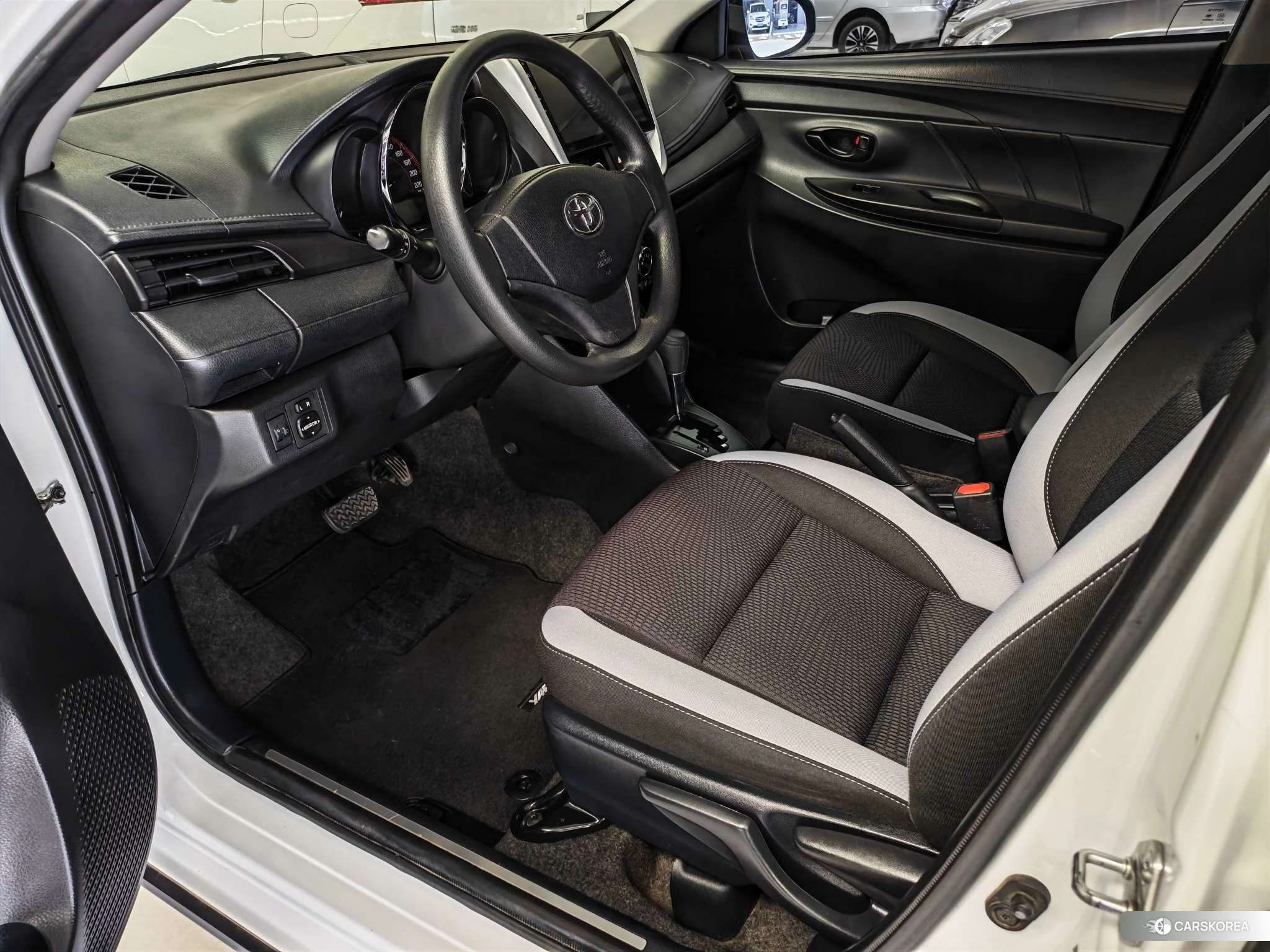 Toyota YARIS L Zhixuan 2021 Белый из Китая, фото 3