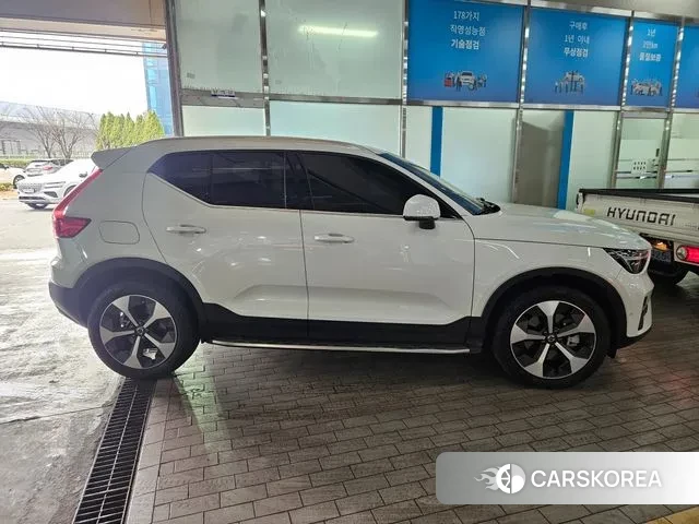 Volvo XC40 2024 Белый из Кореи, фото 3
