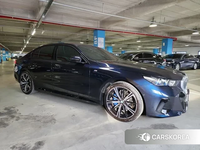 BMW 5 Series (G60) 2025 Черный из Кореи, фото 6