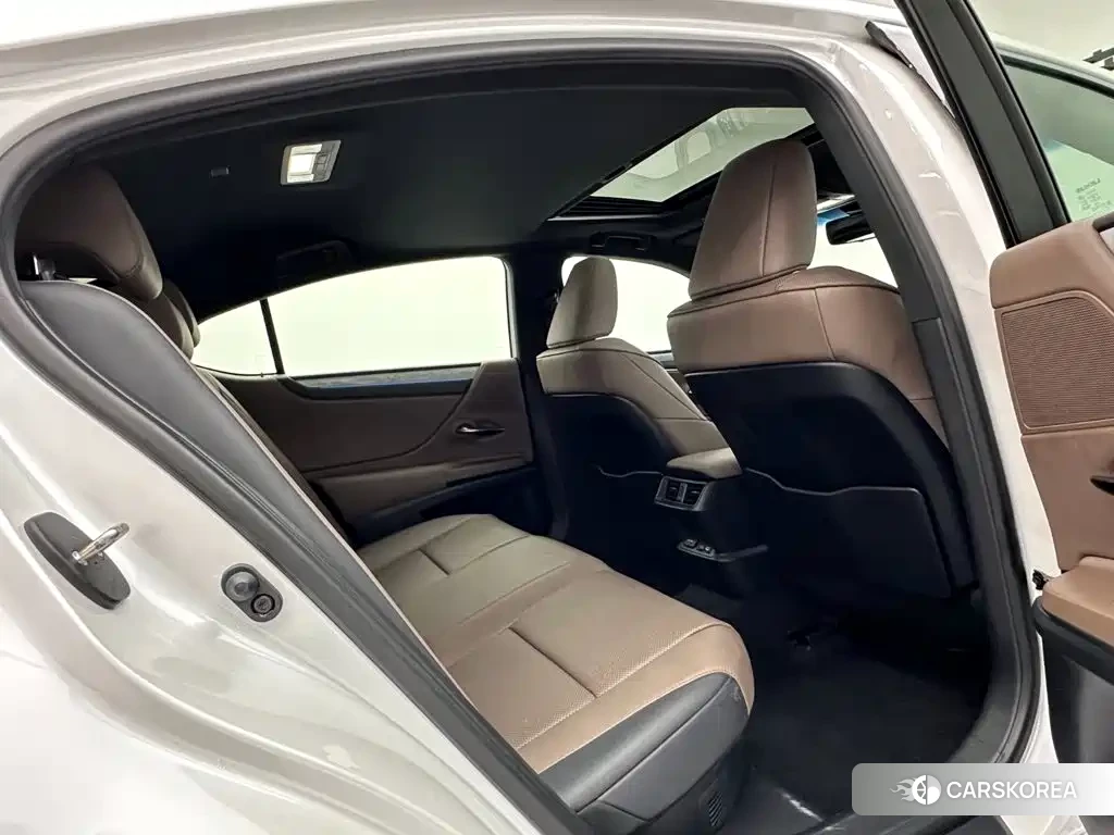 Lexus ES id 4629052 из Китая 23