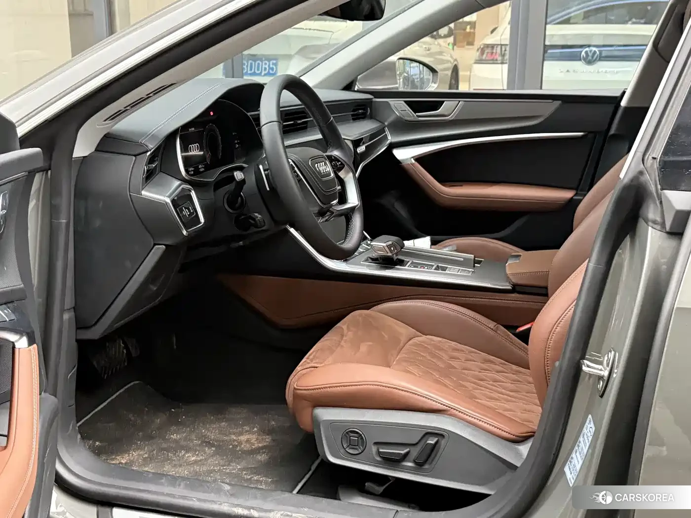 Audi A7L 2024 Champagne/brown из Китая, фото 3