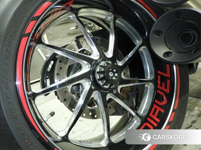 Ducati DIAVEL CARBON id 4205871 из Японии 17