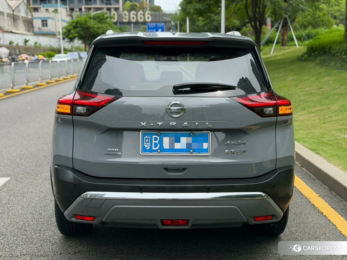 Nissan Qijun 2021 Темно-серый из Китая, фото 4