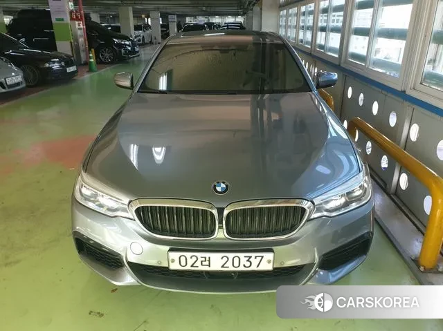 BMW 5 Series (G30) 2018 Серебристо-серый из Кореи, фото 6