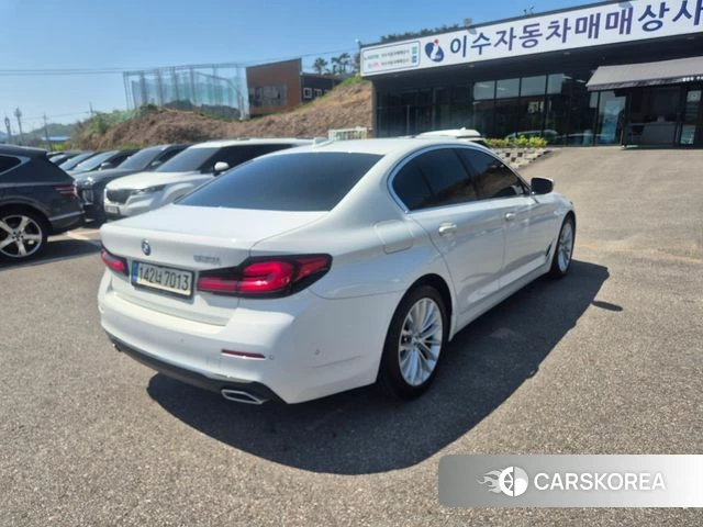 BMW 5 Series (G30) 2022 Белый из Кореи, фото 4