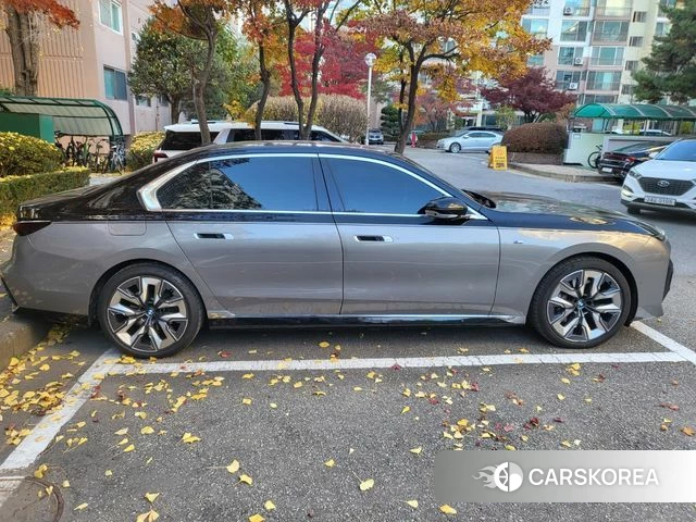 BMW 7 Series (G11) 2023 Черный двухцветный из Кореи, фото 4