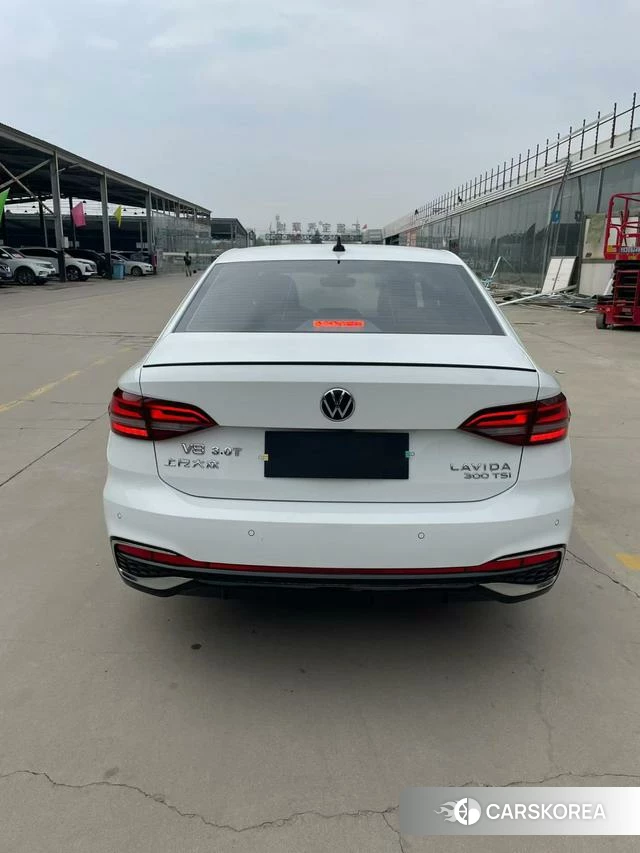 Volkswagen Lavida 2023 Белый из Китая, фото 3