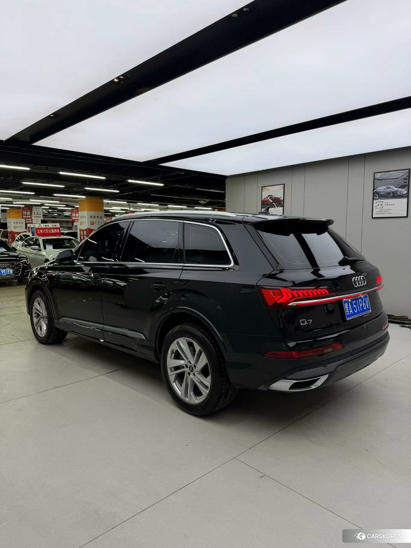 Audi Q7 2021 Черный из Китая, фото 3