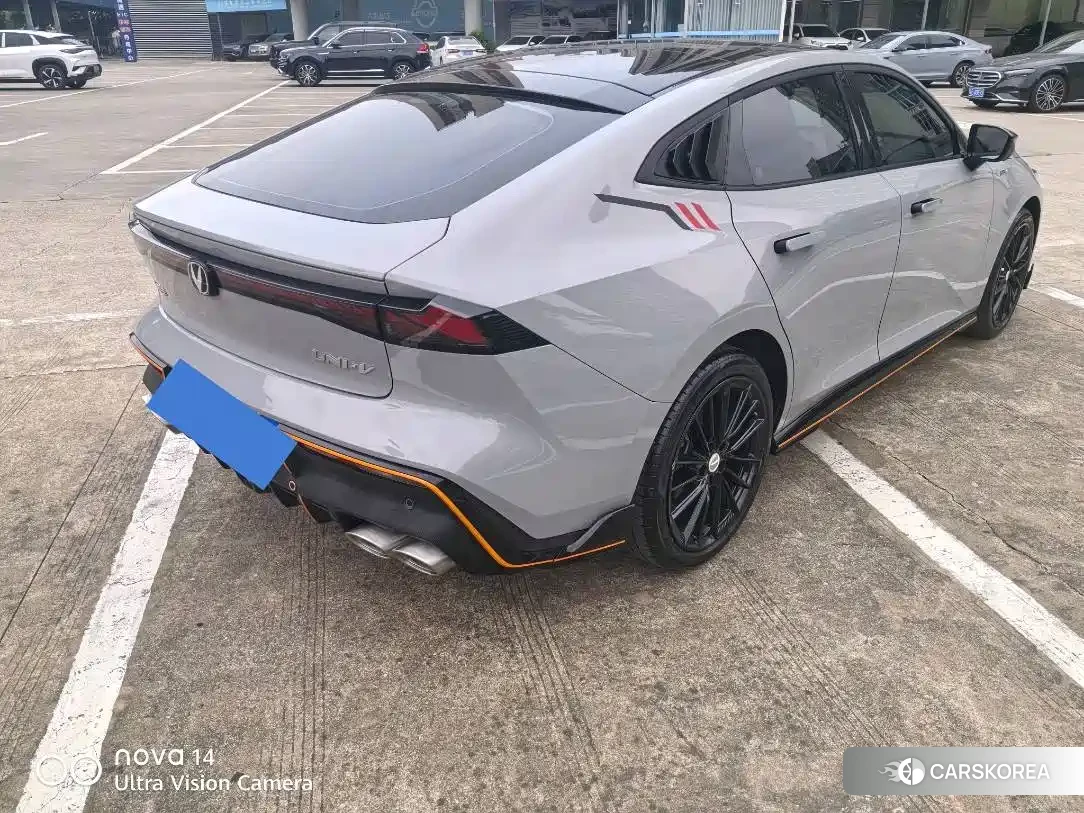 Chang'an Changan UNI-V 2023 Silver/gray из Китая, фото 6