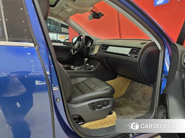 Volkswagen Touareg 2018 Синий из Китая, фото 6