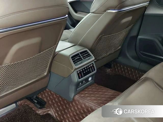 Audi A7L 2023 Темно-серый из Китая, фото 3