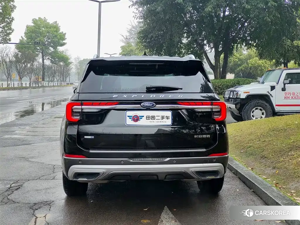 Ford Explorer 2023 Черный из Китая, фото 4
