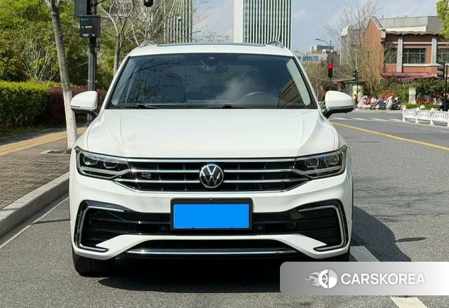 Volkswagen Tiguan L 2023 Белый из Китая, фото 3