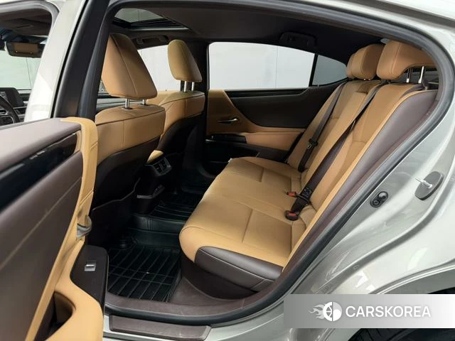 Lexus ES id 4394061 из Китая 10