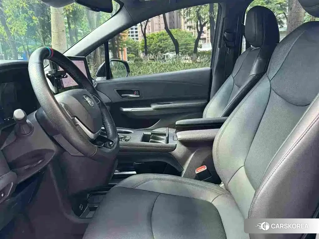 Toyota Sienna 2023 Черный из Китая, фото 3