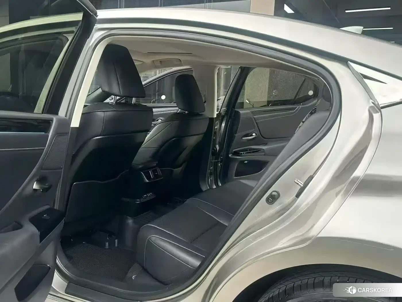 Lexus ES 2022 Silver/gray из Китая, фото 3
