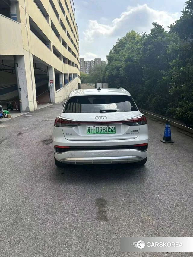 Audi Q4 e-tron 2023 Белый из Китая, фото 3