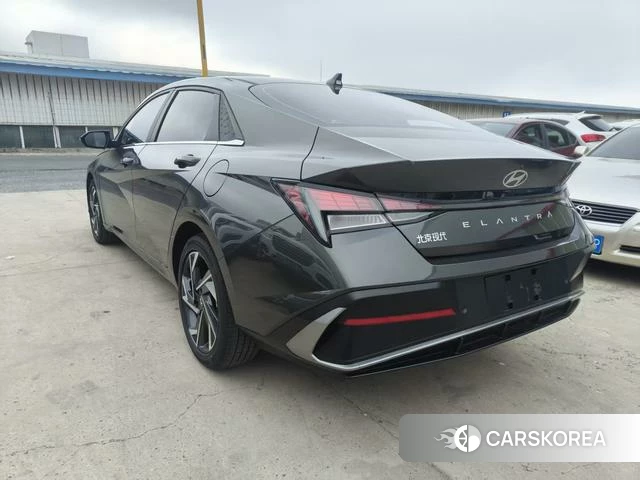 Hyundai Elantra 2025 Темно-серый из Китая, фото 3