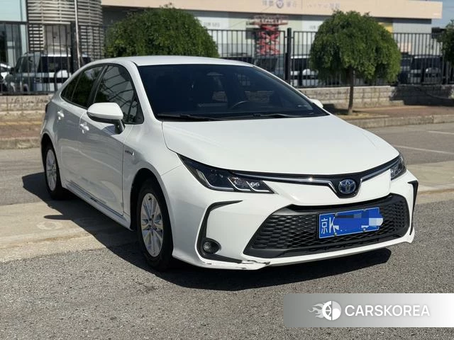Toyota Corolla 2023 Белый из Китая, фото 3