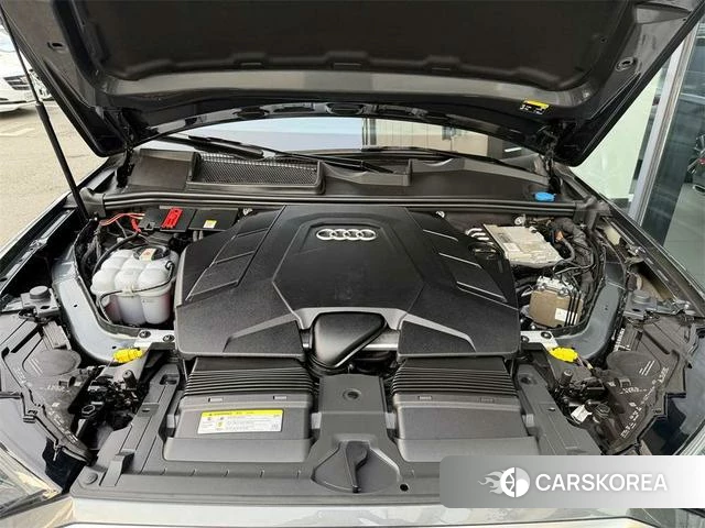 Audi Q7 2023 Темно-серый из Китая, фото 6