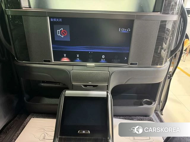 Lexus LM id 4276677 из Китая 8