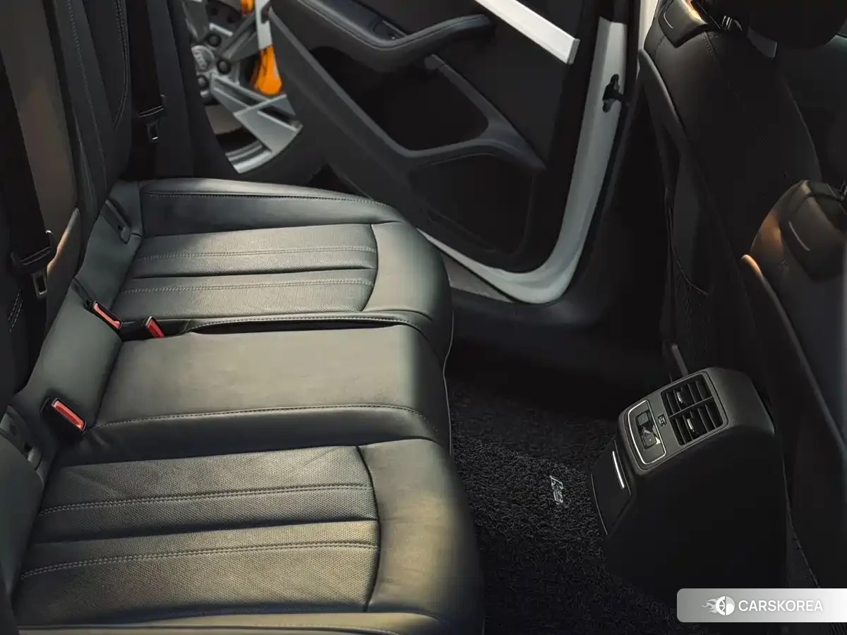 Audi A4L id 4559606 из Китая 12