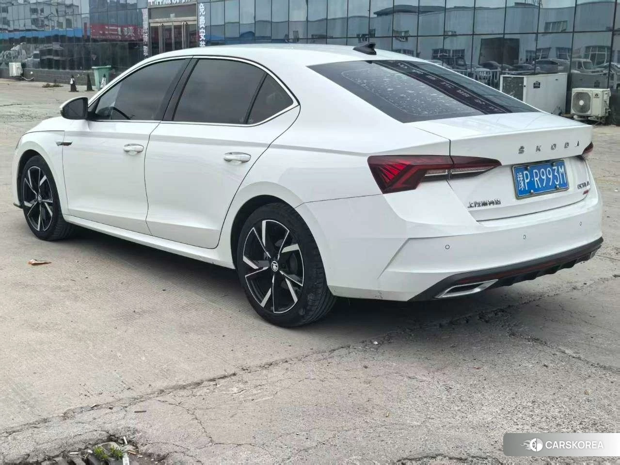 Skoda Octavia 2022 Белый из Китая, фото 3