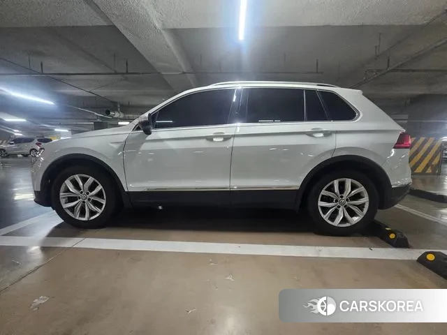 Volkswagen Tiguan second Generation 2018 Белый из Кореи, фото 3