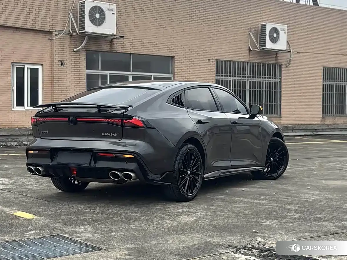 Chang'an Changan UNI-V 2024 Silver/gray из Китая, фото 3