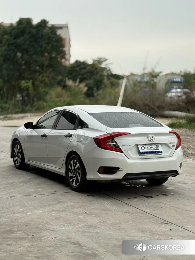Honda Civic id 3882551 из Китая 7