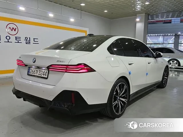 BMW 5 Series (G60) id 2883955 из Кореи 13