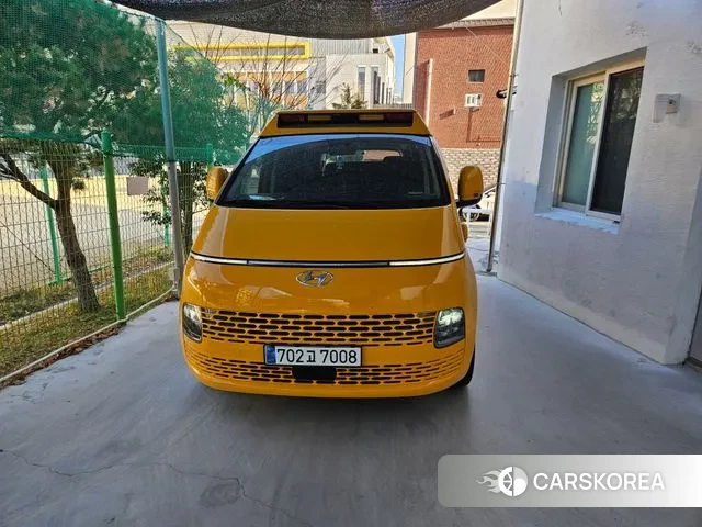 Hyundai Staria 2023 Желтый из Кореи, фото 6