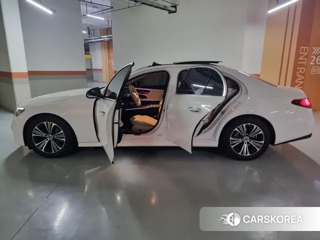 Mercedes-Benz E-Class W214 2024 Белый из Кореи, фото 3