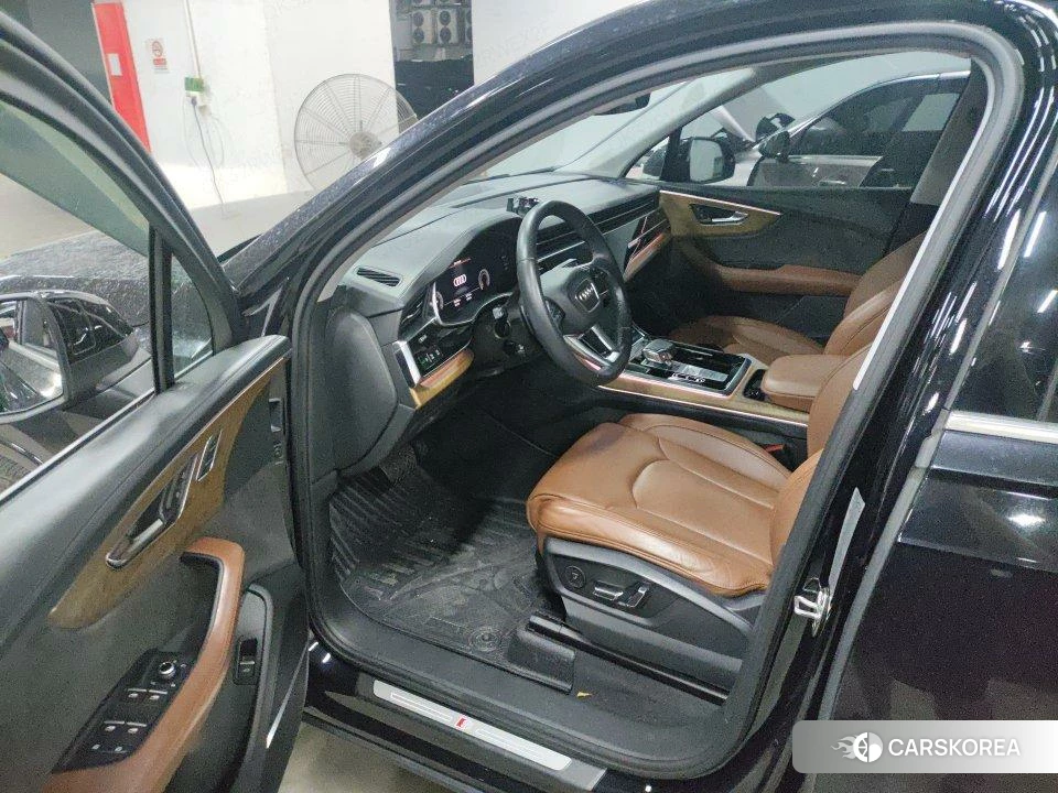 Audi Q7 2020 Черный из Китая, фото 3