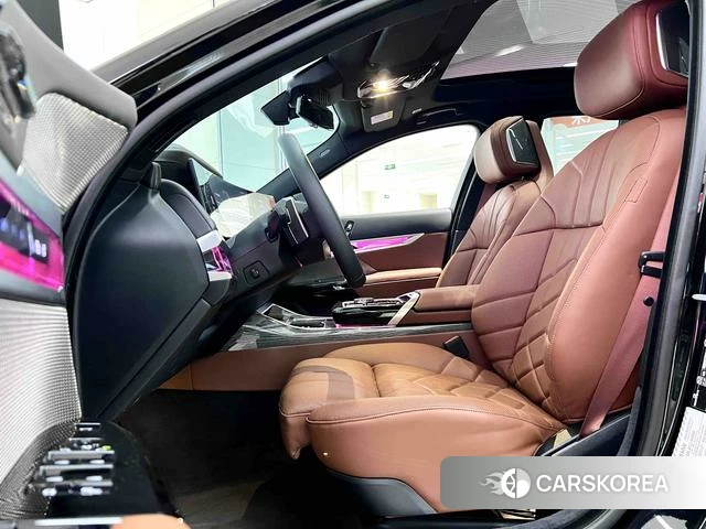 BMW 7 series 2025 Черный из Китая, фото 3