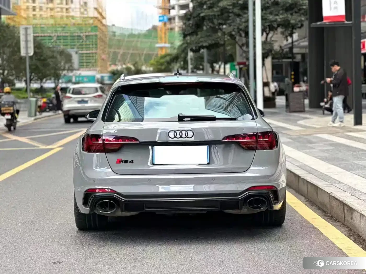 Audi RS 4 2022 Silver/gray из Китая, фото 4