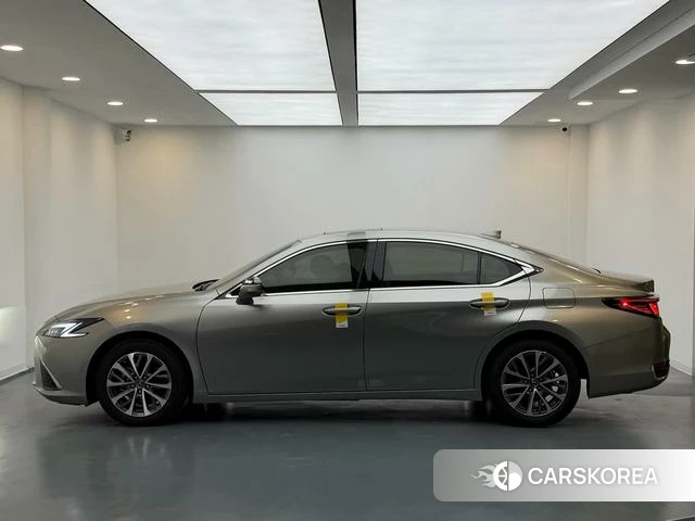 Lexus ES id 4259796 из Китая 13